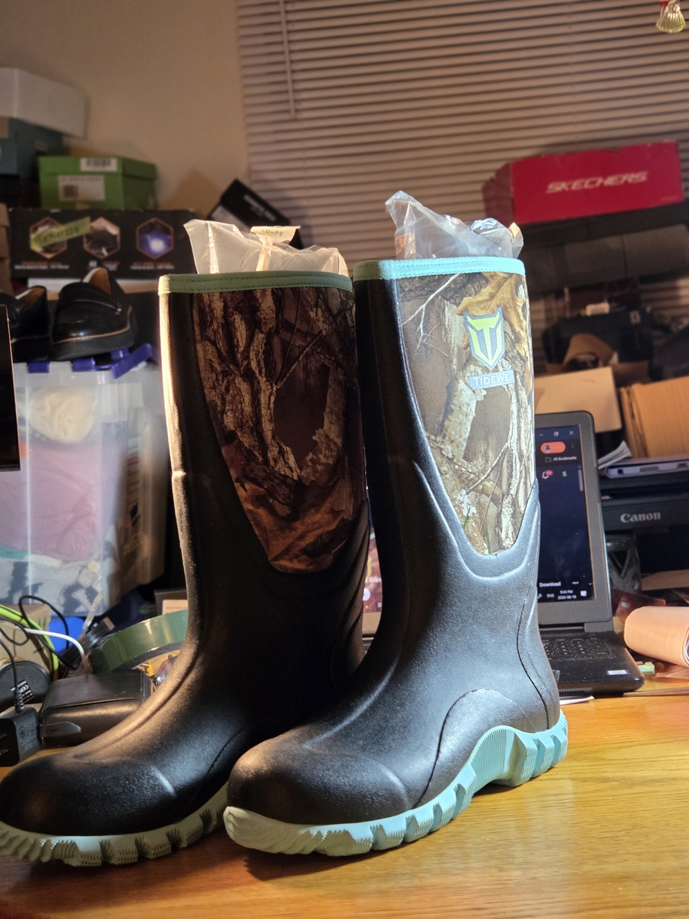 TIDEWE Women's Black Waterproof Winter Boots with Teal Trim - Camouflage Panels